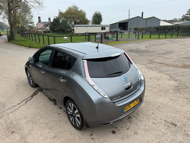 NISSAN LEAF