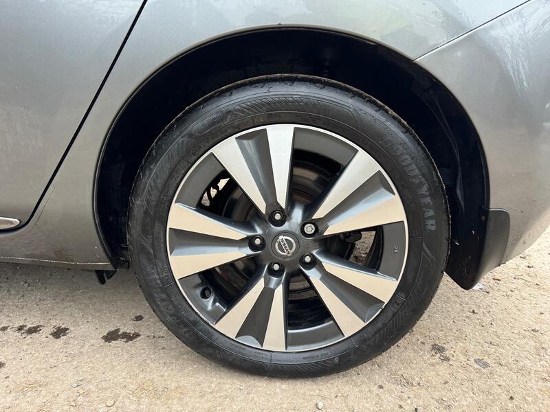 NISSAN LEAF