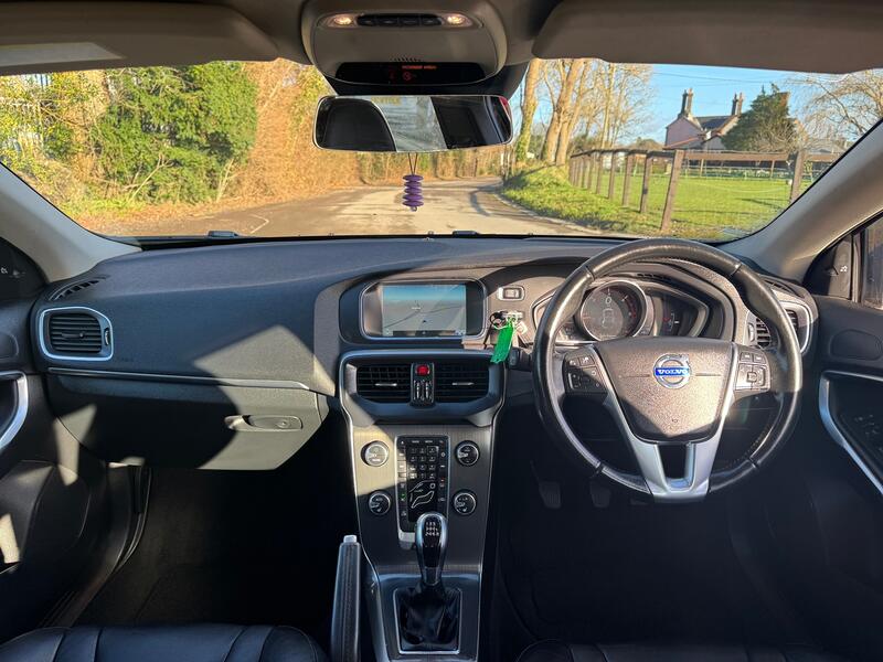 VOLVO V40