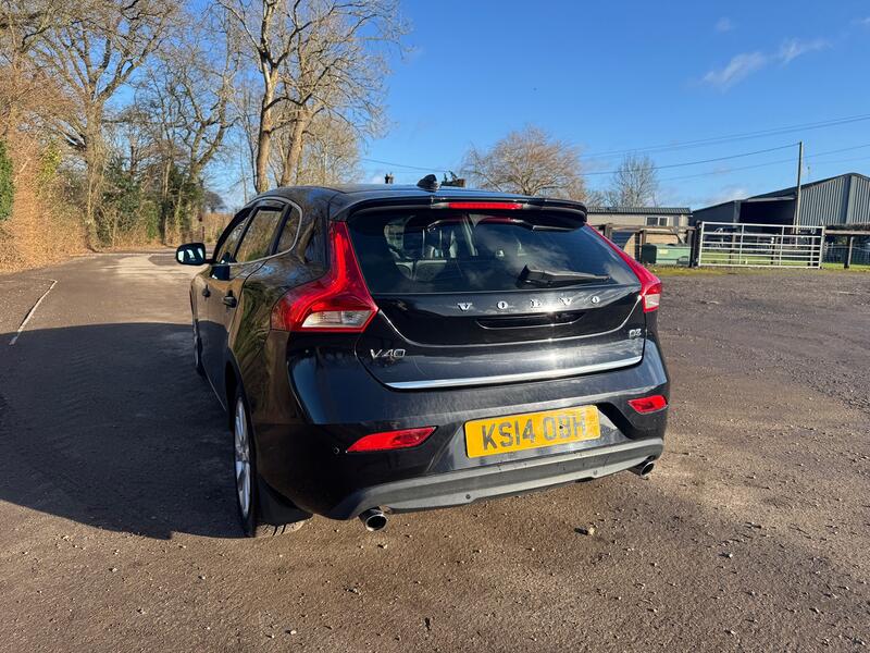 VOLVO V40