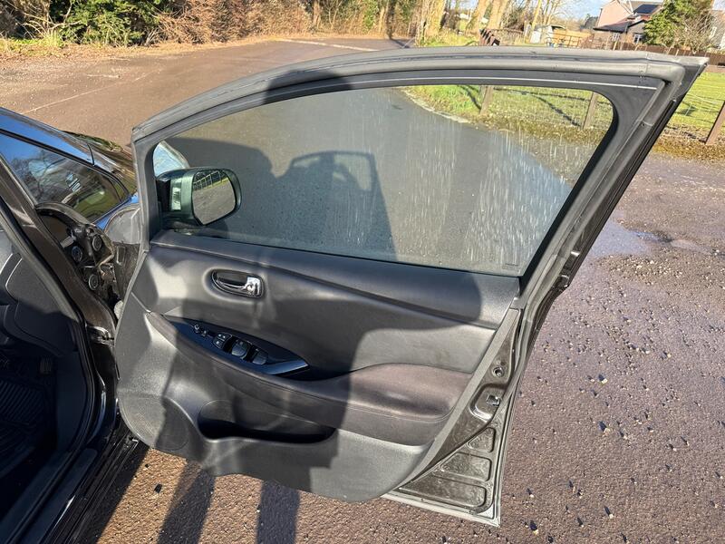 NISSAN LEAF