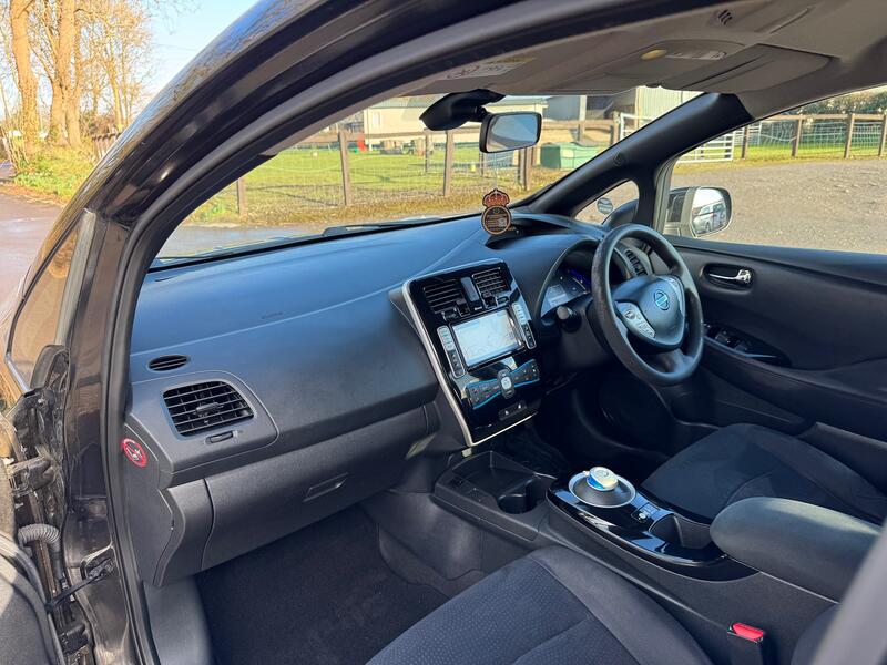NISSAN LEAF