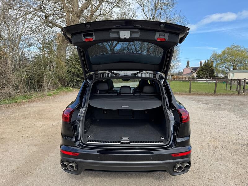 PORSCHE CAYENNE