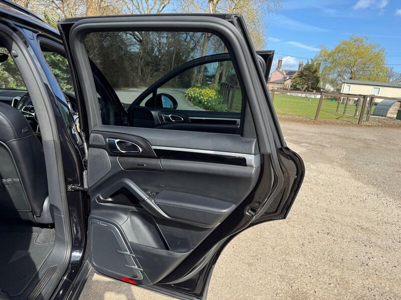 PORSCHE CAYENNE