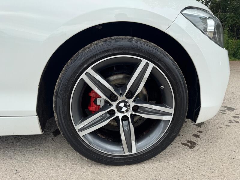 BMW 1 SERIES