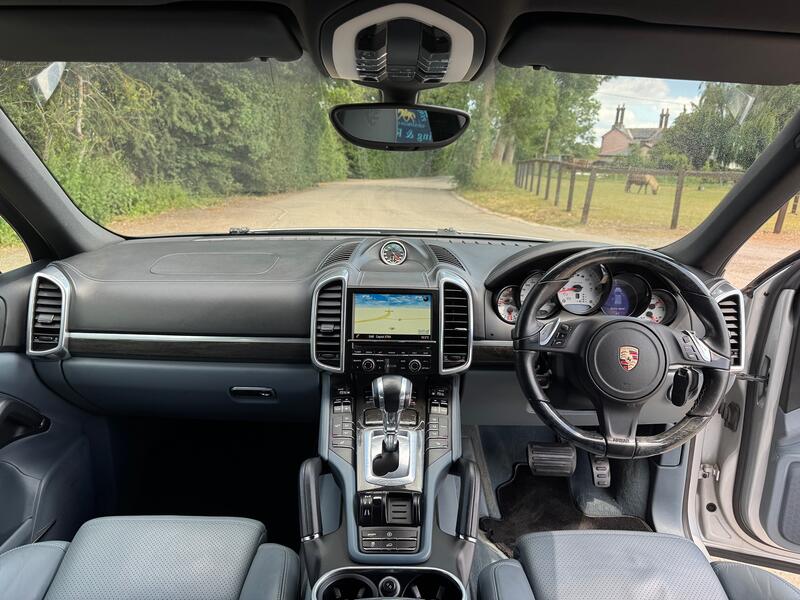 PORSCHE CAYENNE